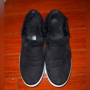 Black shoes with fur